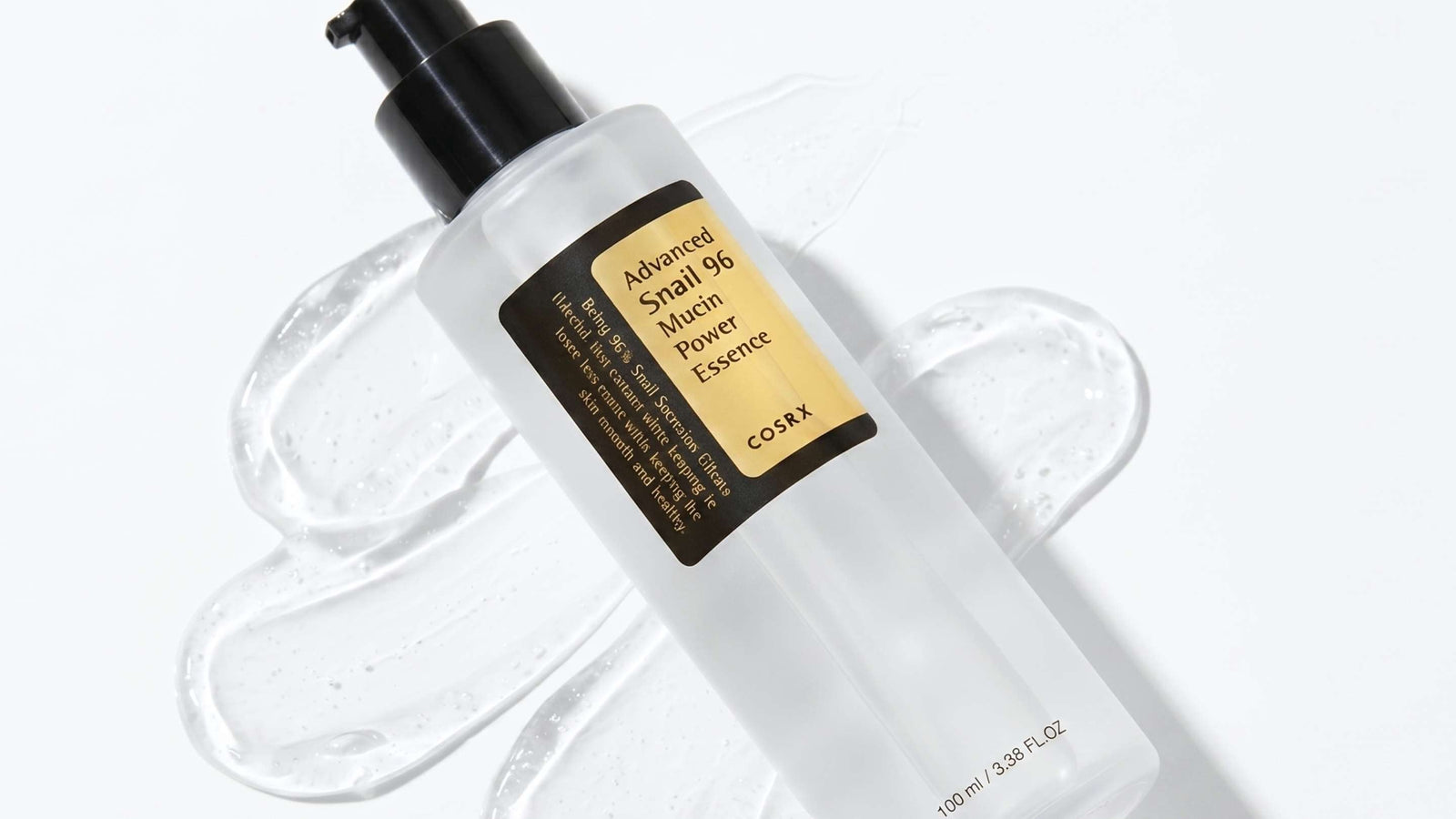 COSRX "Advanced Snail 92 All in one Cream" är en närande ansiktskräm som innehåller 92% snigelsekretfiltrat. Detta hjälper till att återfukta och återställa huden samt ge den en sund lyster.