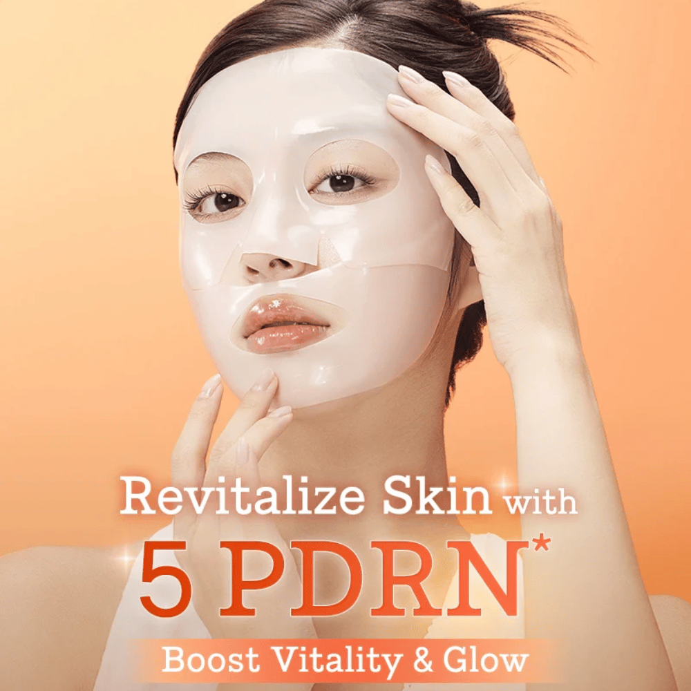 COSRX 5 PDRN Hyaluronic Acid Vital Hydrating Hydrogel Mask applicata sul viso per pelle rivitalizzata, luminosità aumentata e idratazione intensa