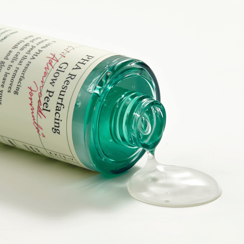 Una bottiglia AXIS - Y PHA Resurfacing Glow Peel 50ml su una superficie liscia.