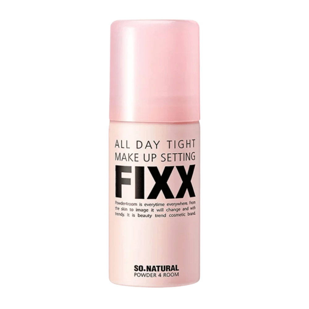 5. So Natural All Day Tight Make Up Setting Fixx – spray fissante rosa per il trucco su sfondo bianco
