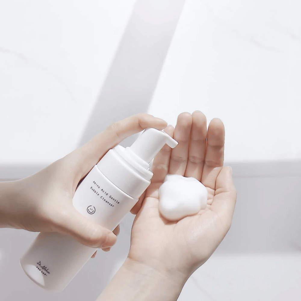 Dr. Althea Amino Acid Gentle Bubble Cleanser è una schiuma detergente delicata con amminoacidi che pulisce efficacemente senza seccare la pelle. Perfetto per pelli sensibili.