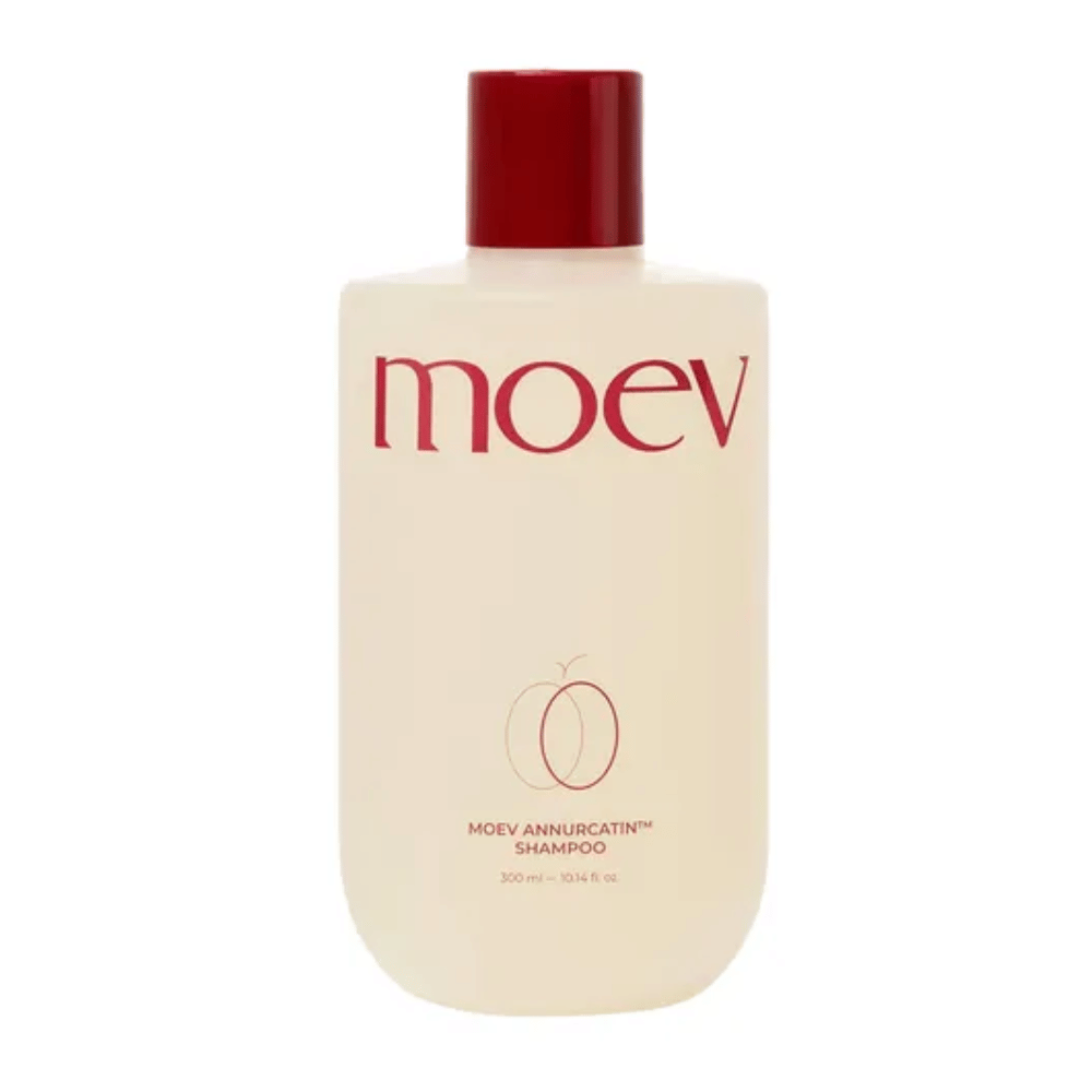 MOEV Annurcatin Shampoo 300 ml – uno shampoo nutriente e vegano arricchito con mela Annurca, biotina e caffeina che rinforza i capelli e promuove un cuoio capelluto sano.