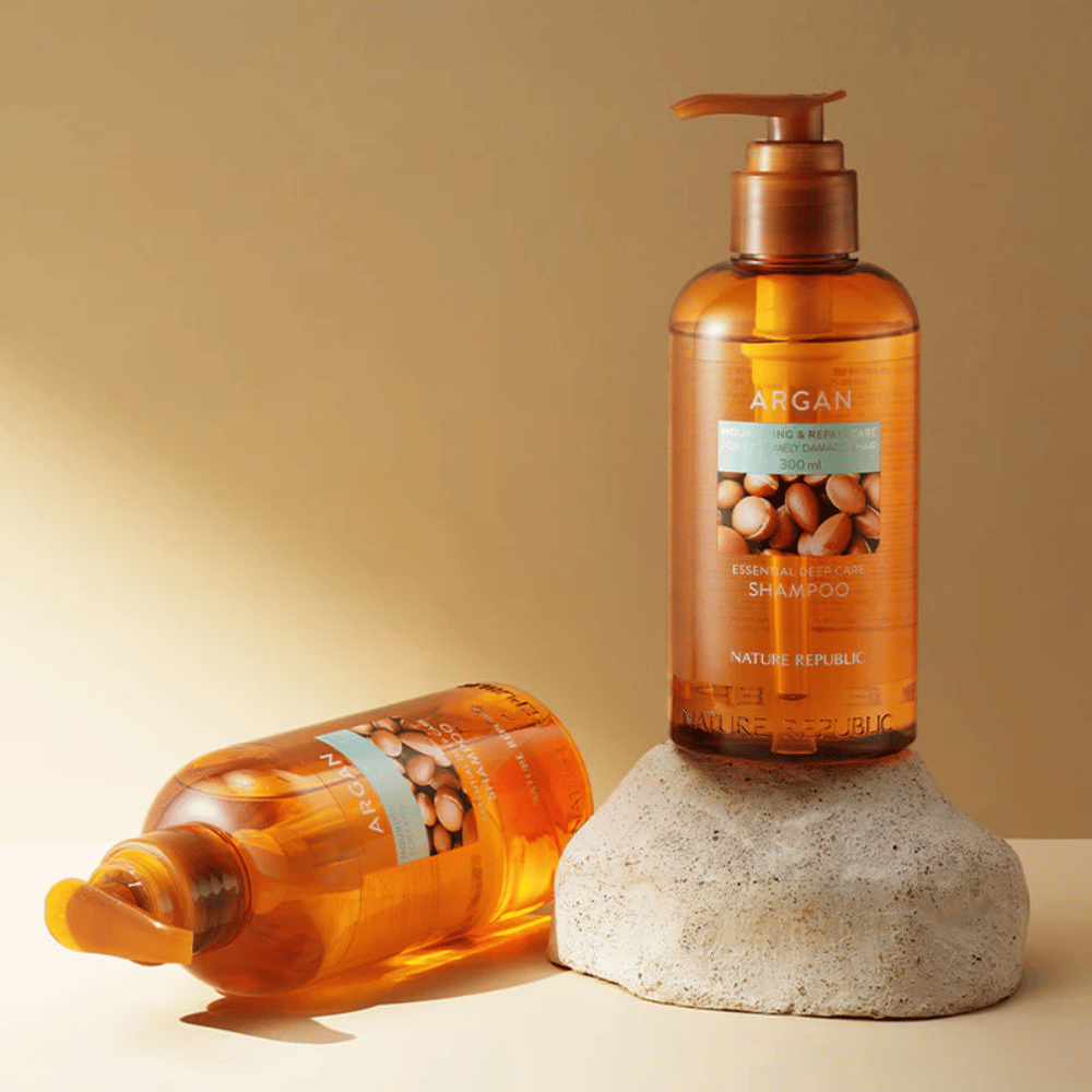 Nature Republic Argan Essential Moisture Repairing Shampoo 300 ml – shampoo curativo con olio di argan per capelli secchi e danneggiati.
