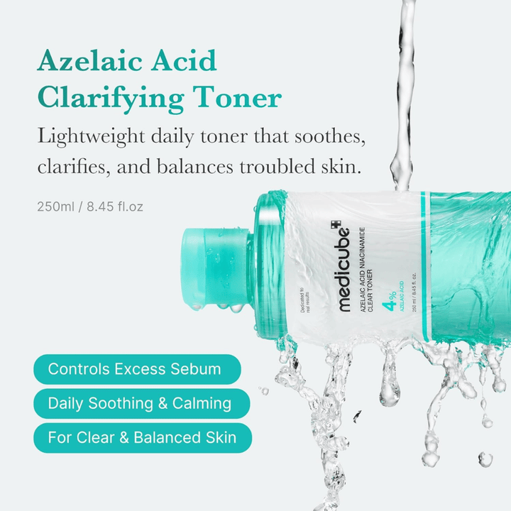 Medicube Azelaic Acid Niacinamide Clear Toner 4% con acqua corrente che mostra una tonico lenitivo per riequilibrare la produzione di sebo, ridurre le impurità e donare una pelle più chiara.