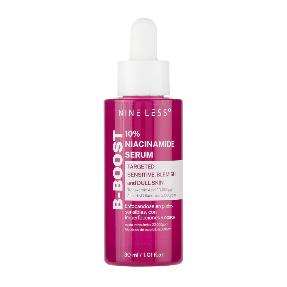 B-Boost 10% Niacinamide Serum in una bottiglia con pipetta.