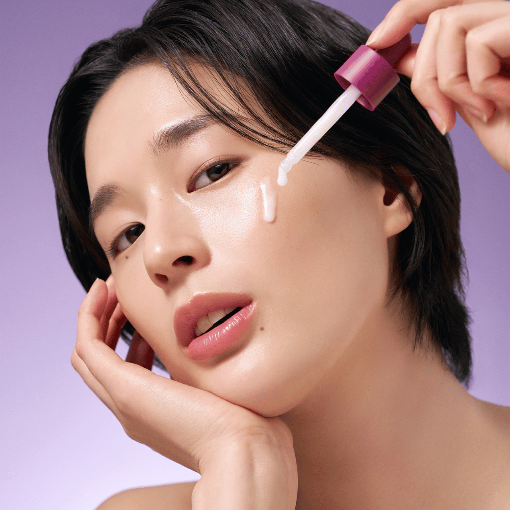 Bakuchiol Timeless Bloom Revitalizing Serum è un'alternativa naturale al retinolo che aiuta a ridurre le linee sottili e il tono della pelle irregolare. Con una formula delicata è perfetto per la pelle sensibile e dona un aspetto radioso e idratato.