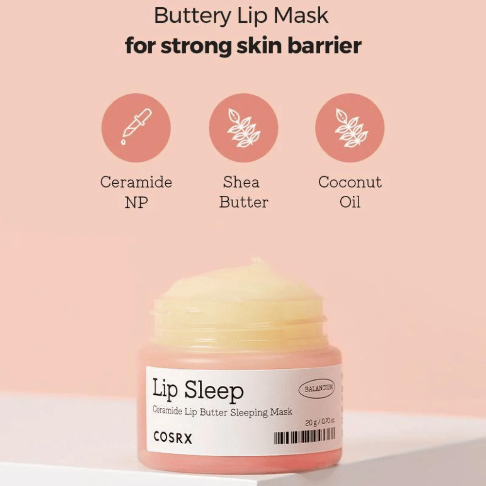 COSRX Lip Sleep con testo sugli ingredienti: ceramide NP, burro di karité e olio di cocco - una maschera notturna burrosa che rafforza la barriera protettiva delle labbra.