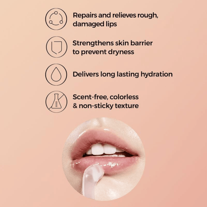 Närbild på läppar med COSRX Lip Sleep-mask som appliceras. Text lyfter produktens egenskaper: reparerar spruckna läppar, stärker hudbarriären och ger långvarig fukt.