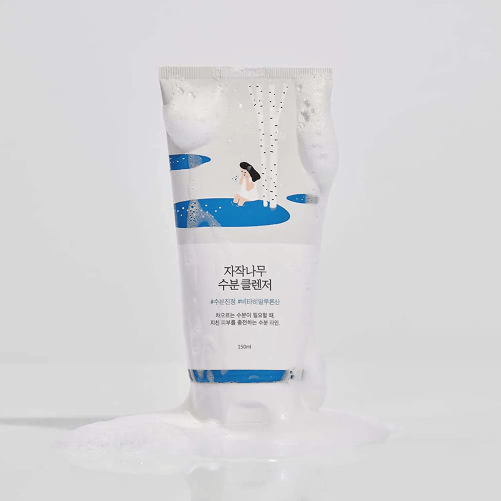 ROUND LAB Birch Juice Moisturizing Cleanser 150 ml in tubo con schiuma cremosa, detergente viso delicato con linfa di betulla che pulisce delicatamente, idrata la pelle e adatto anche alla pelle sensibile.
