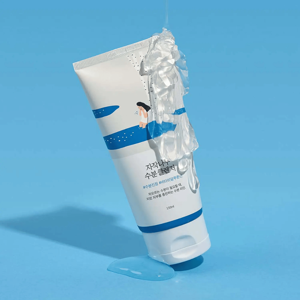 ROUND LAB Birch Juice Moisturizing Cleanser in tubo con schiuma cremosa, detergente viso delicato con linfa di betulla che pulisce delicatamente, idrata la pelle e preserva l'equilibrio naturale di umidità della pelle.