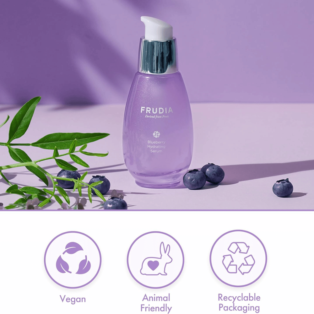 FRUDIA Blueberry Hydrating Serum con estratto di mirtillo, formula vegana, cruelty-free e confezione riciclabile, sviluppato per idratazione e luminosità.