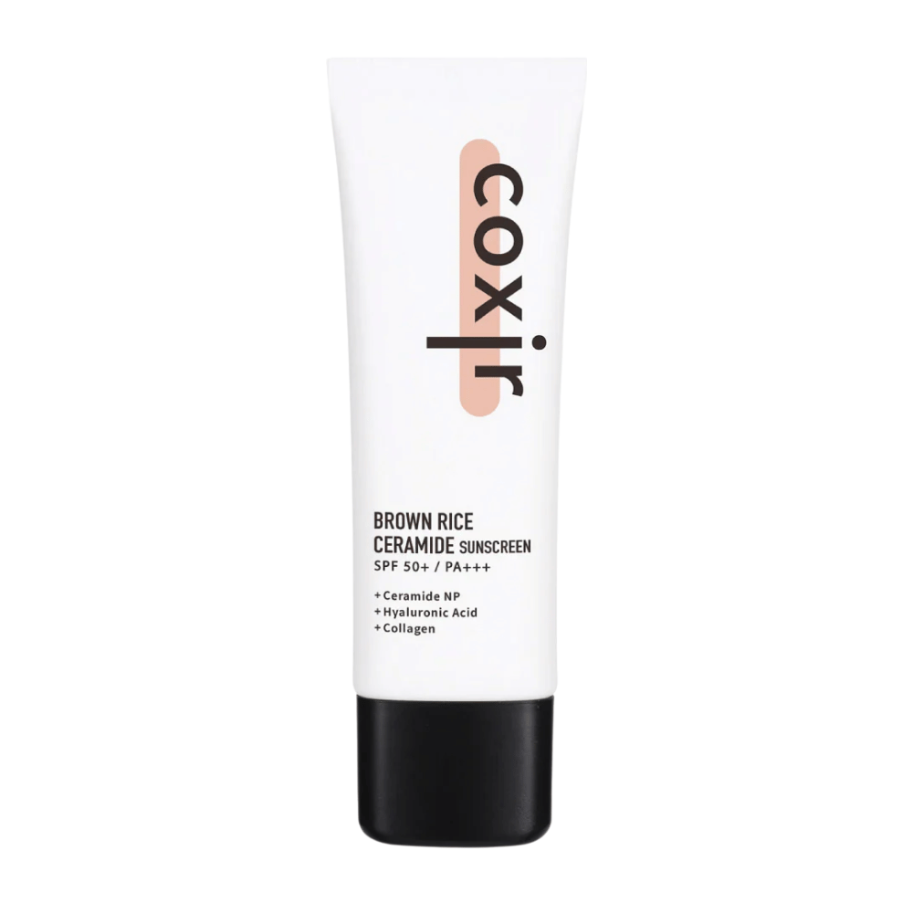 Immagine del prodotto di Coxir Brown Rice Ceramide Sunscreen in un tubo bianco con tappo nero, SPF 50+ PA+++, contiene ceramidi, acido ialuronico e collagene.