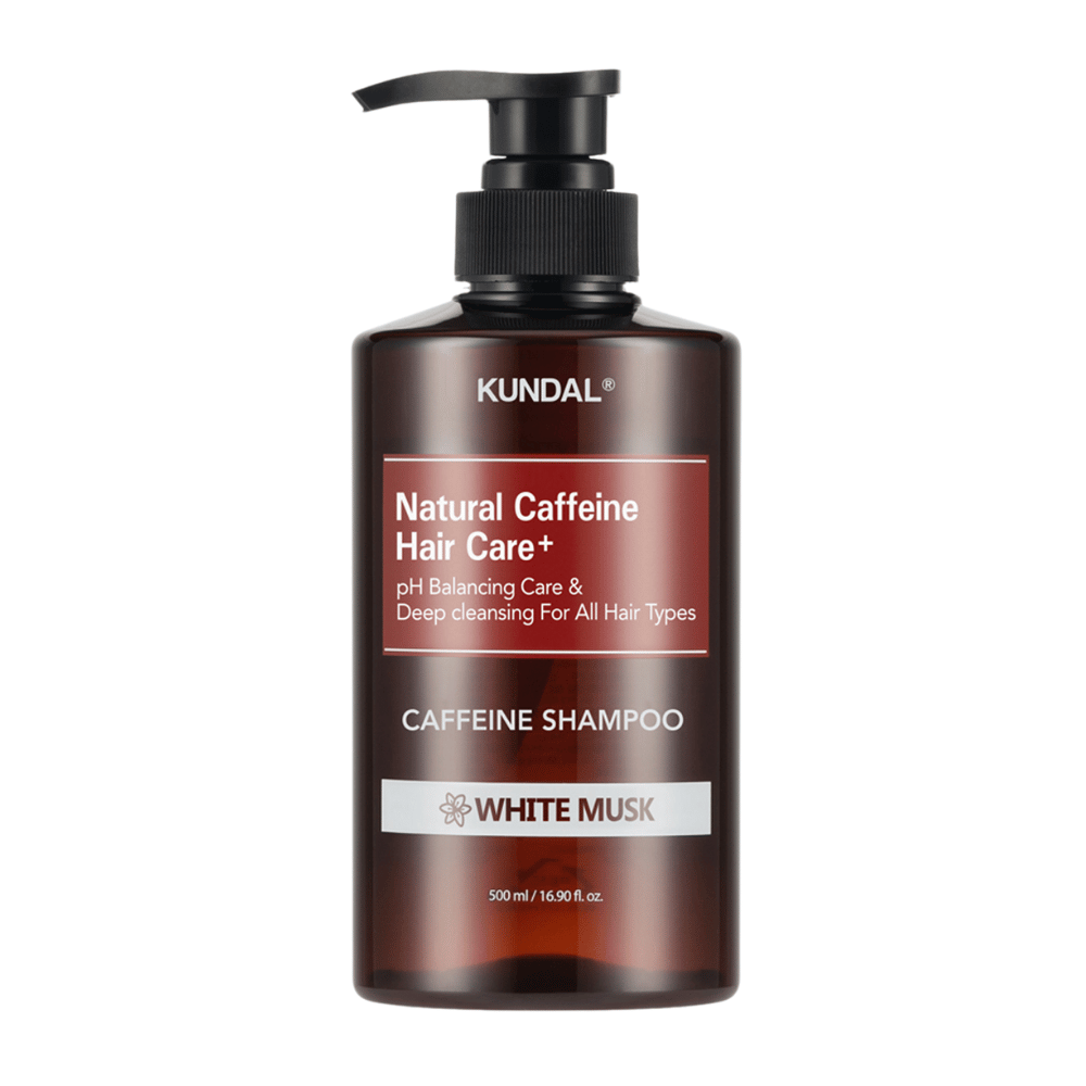 KUNDAL Natural Caffeine Hair Care+ Shampoo White Musk in bottiglia di plastica marrone con pompa, 500 ml.