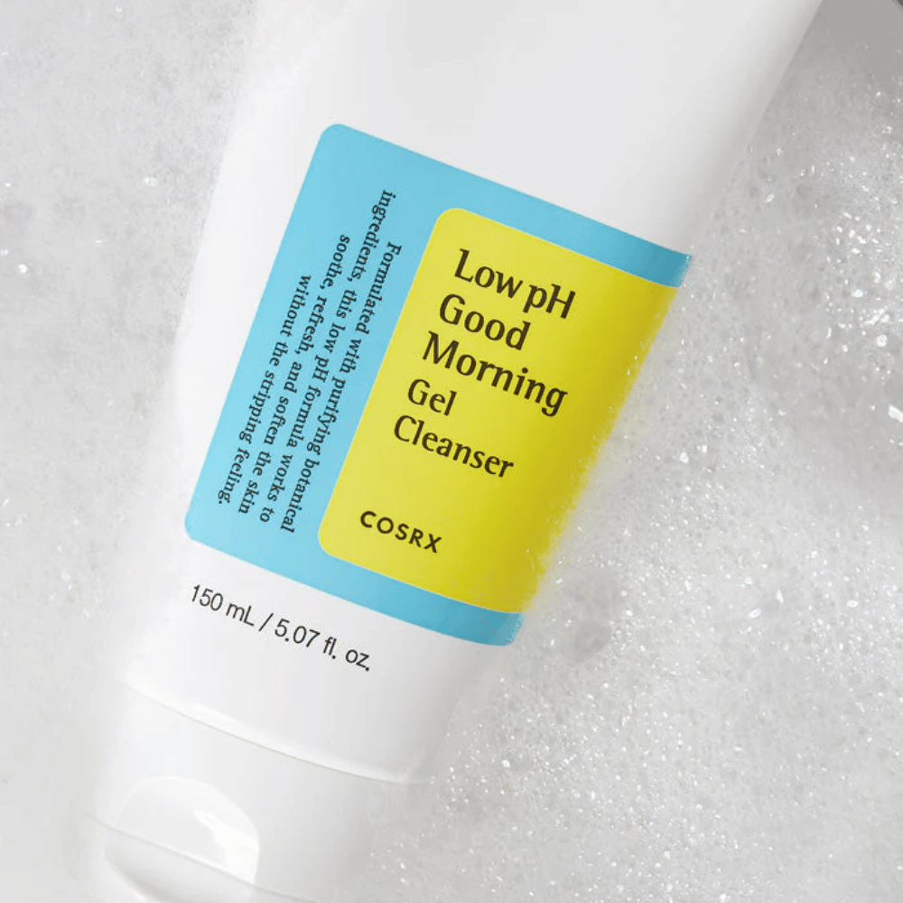 COSRX Low pH Good Morning Gel Cleanser 150ml – delicato detergente viso con basso pH per pelle sensibile, mostrato con schiuma.