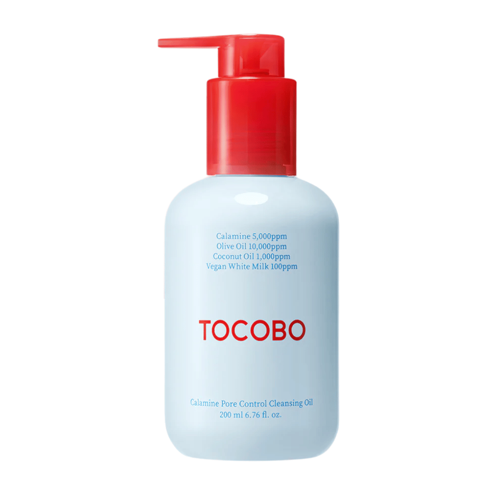 TOCOBO Calamine Pore Control Cleansing Oil con flacone dosatore rosso e testo blu su flacone azzurro, mostra gli ingredienti principali e il volume di 200 ml.