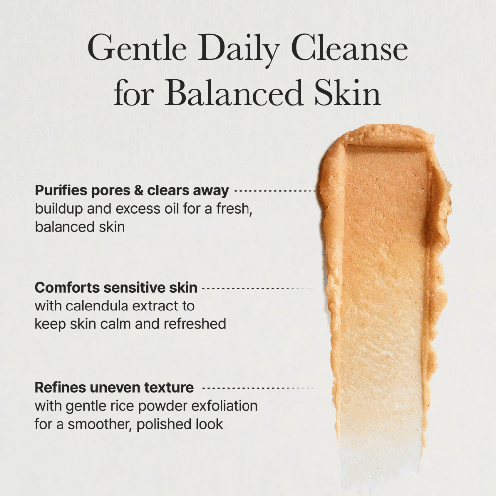 Primo piano di Arencia Calendula Rice Mochi Cleanser – detergente cremoso che purifica i pori, calma la pelle sensibile e uniforma la texture della pelle.