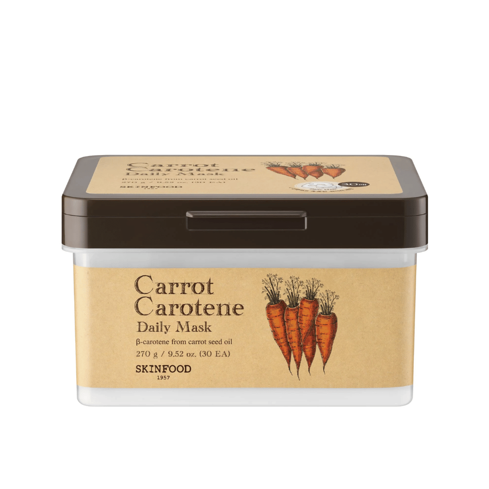 Una confezione "Carrot Carotene Daily Mask" da SKINFOOD, contenente 30 maschere facciali. Il prodotto è arricchito con β-carotene dall'olio di semi di carota ed è progettato per l'uso quotidiano. La confezione è robusta con un'etichetta ispirata al vintage che mette in risalto le carote come ingrediente principale.