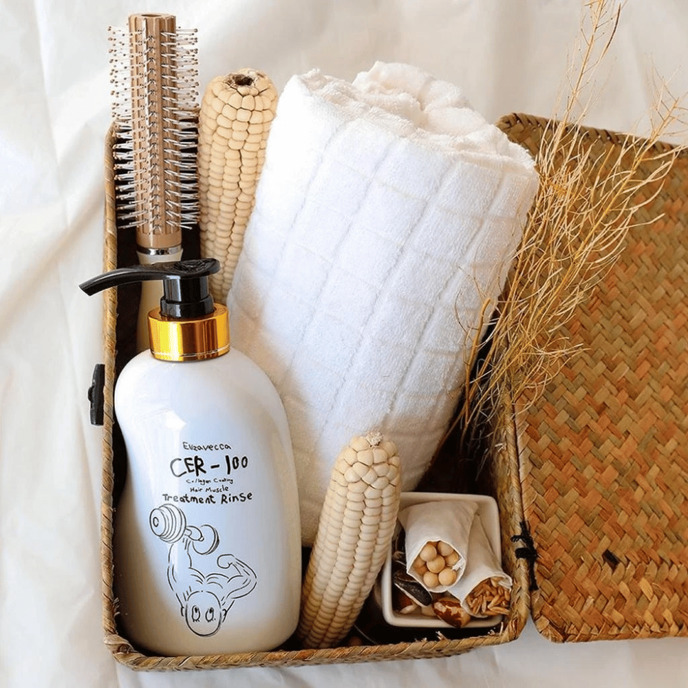 Elizavecca CER-100 Treatment Rinse – balsamo rinforzante al collagene per capelli crespi e trattati chimicamente in un ambiente bagno naturale