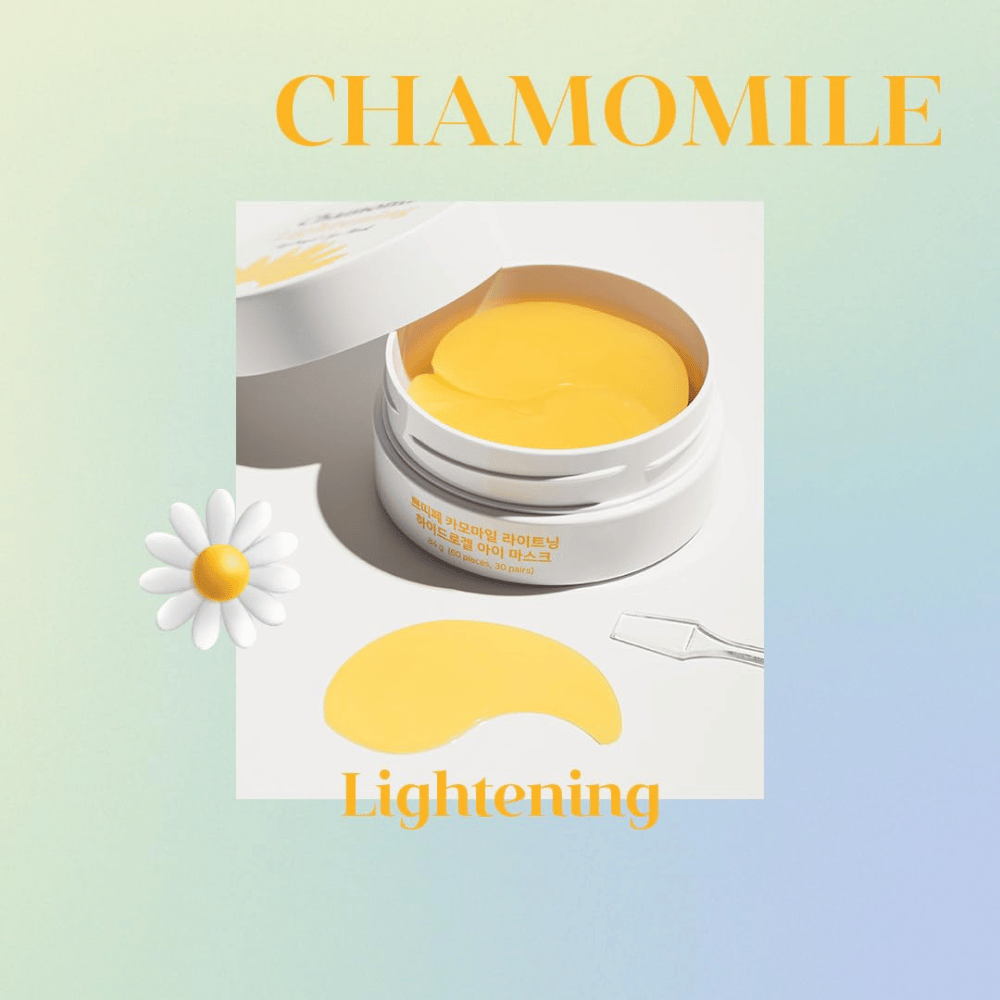 Immagine promozionale di PETITFEE Chamomile Lightening Hydrogel Eye Mask con patch in idrogel gialli e tema alla camomilla che mette in risalto l’effetto illuminante e glow per il contorno occhi.