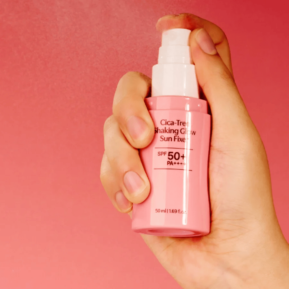 TAGE Cica-Tree Shaking Glow Sun Fixer SPF50+ – applicazione della protezione solare coreana con pompa spray
