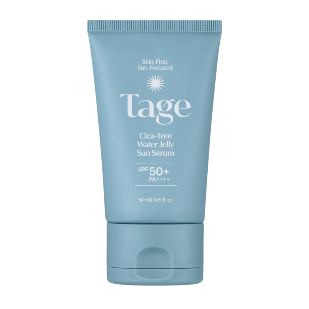 Tage Cica-Tree Water Jelly Sun Serum SPF 50+ PA++++ 50 ml, siero solare idratante in un tubetto azzurro chiaro su sfondo bianco.