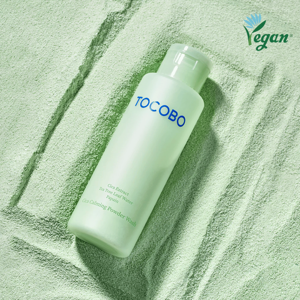 TOCOBO Cica Calming Powder Wash con cica e tea tree che deterge, lenisce ed equilibra la pelle sensibile.