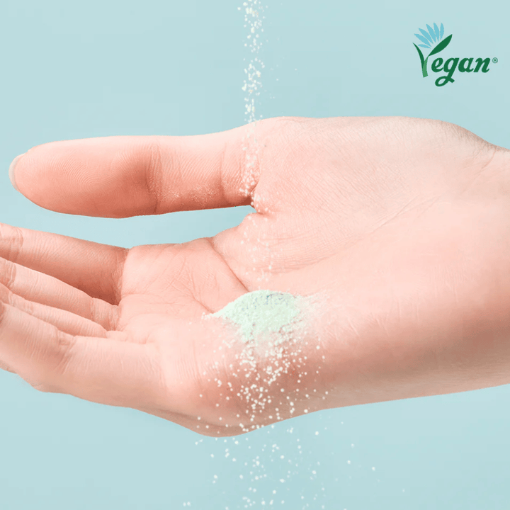 TOCOBO Cica Calming Powder Wash in polvere che si attiva con l'acqua e deterge la pelle delicatamente.