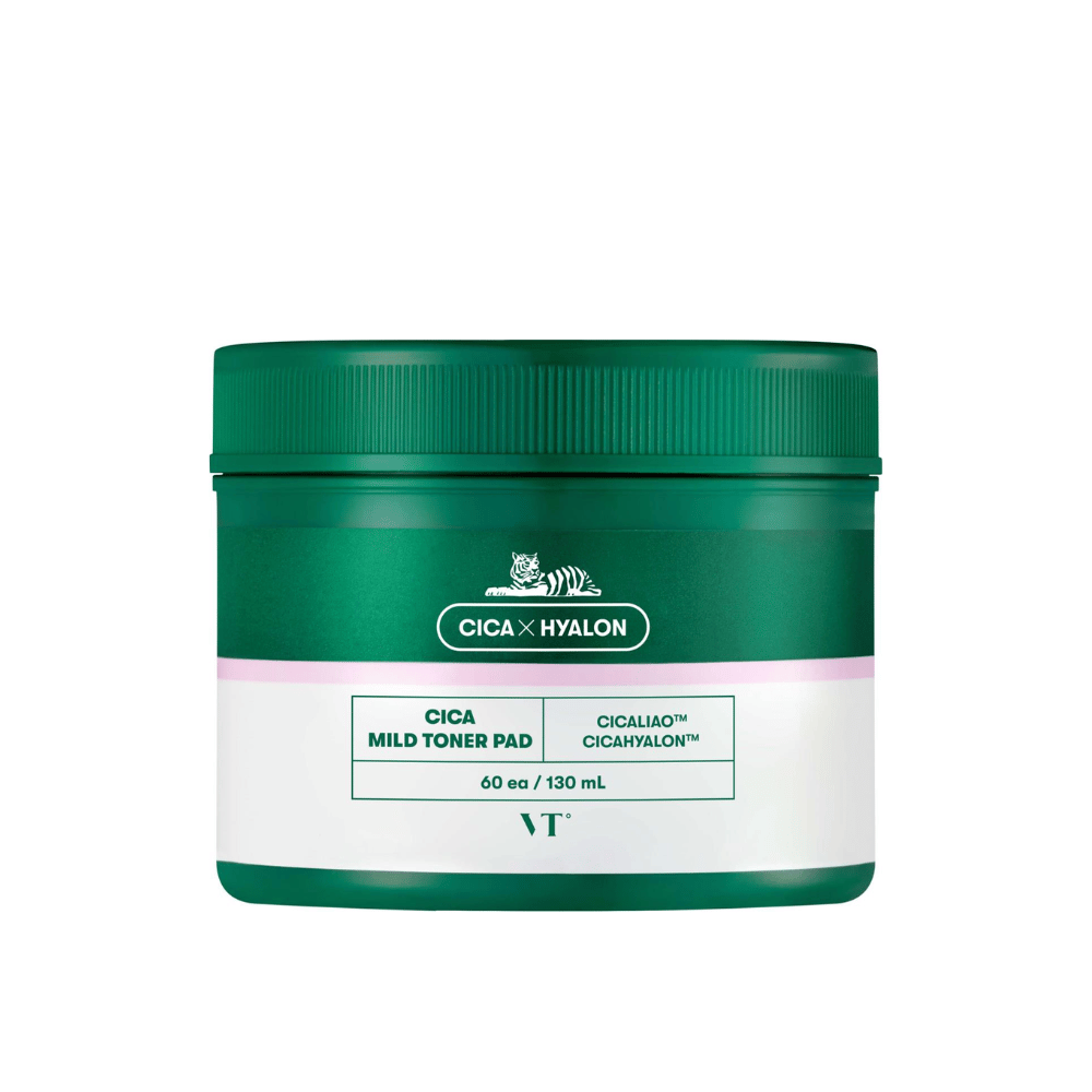 Barattolo verde con VT Cica Mild Toner Pad, 60 pads/130 ml, con etichetta bianca e rosa e logo della tigre su sfondo bianco.