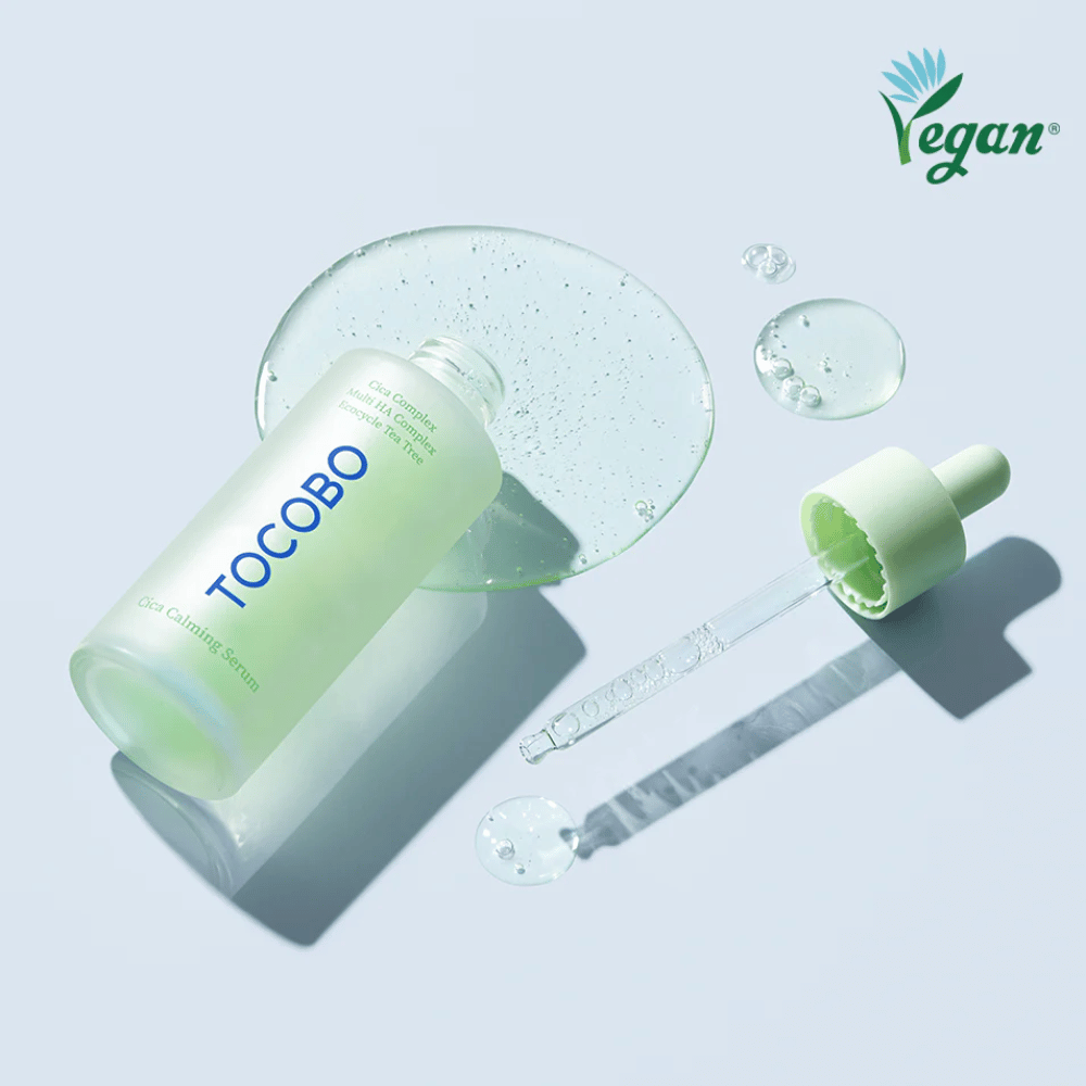 TOCOBO Cica Calming Serum con pipetta e texture in gel, siero viso coreano vegano che calma la pelle sensibile e rafforza la barriera cutanea con cica, multi acido ialuronico e tea tree.