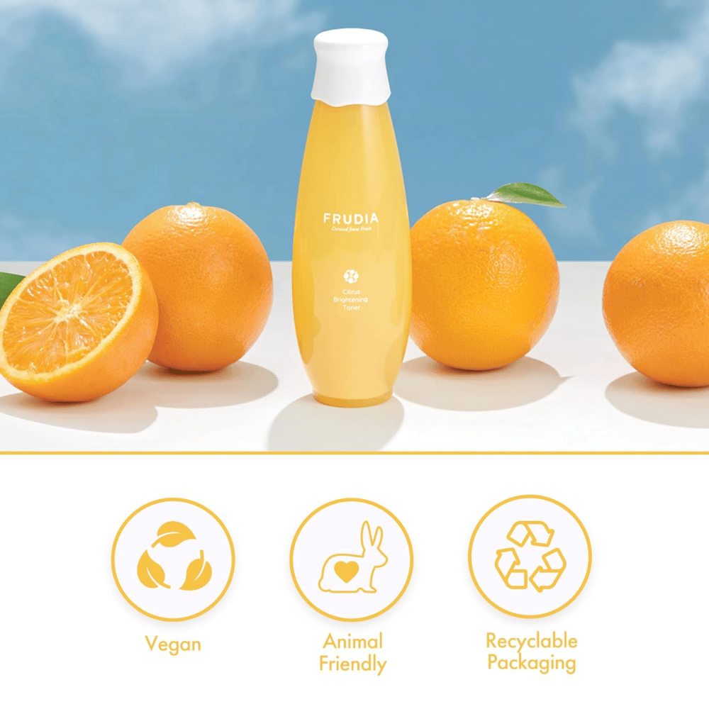 FRUDIA Citrus Brightening Toner con arance – illuminante coreano tonico viso con agrumi, vitamina C ed estratti di frutta che uniformano il tono della pelle e donano una luminosità naturale.