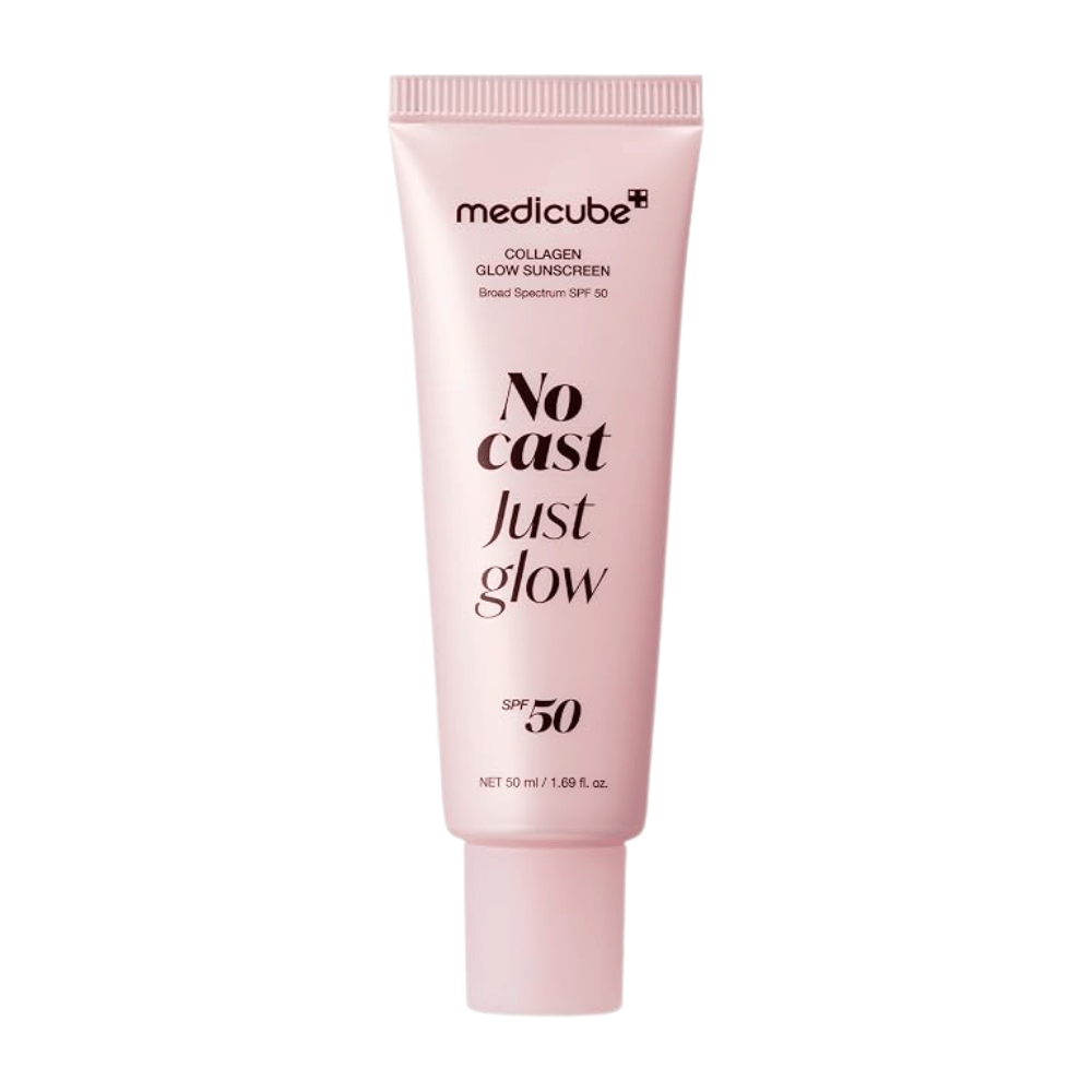 Medicube Collagen Glow Sunscreen SPF 50 50 ml, protezione solare con collagene in un tubetto rosa chiaro con la scritta No Cast Just Glow su sfondo bianco.