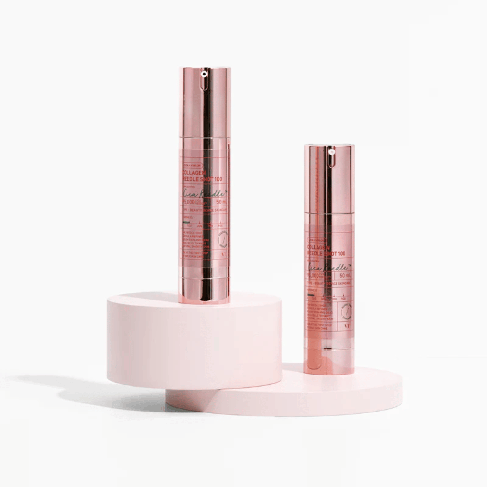 Due bottiglie di VT Collagen Reedle Shot 100 in design rosa. Siero rassodante con Cica e collagene.