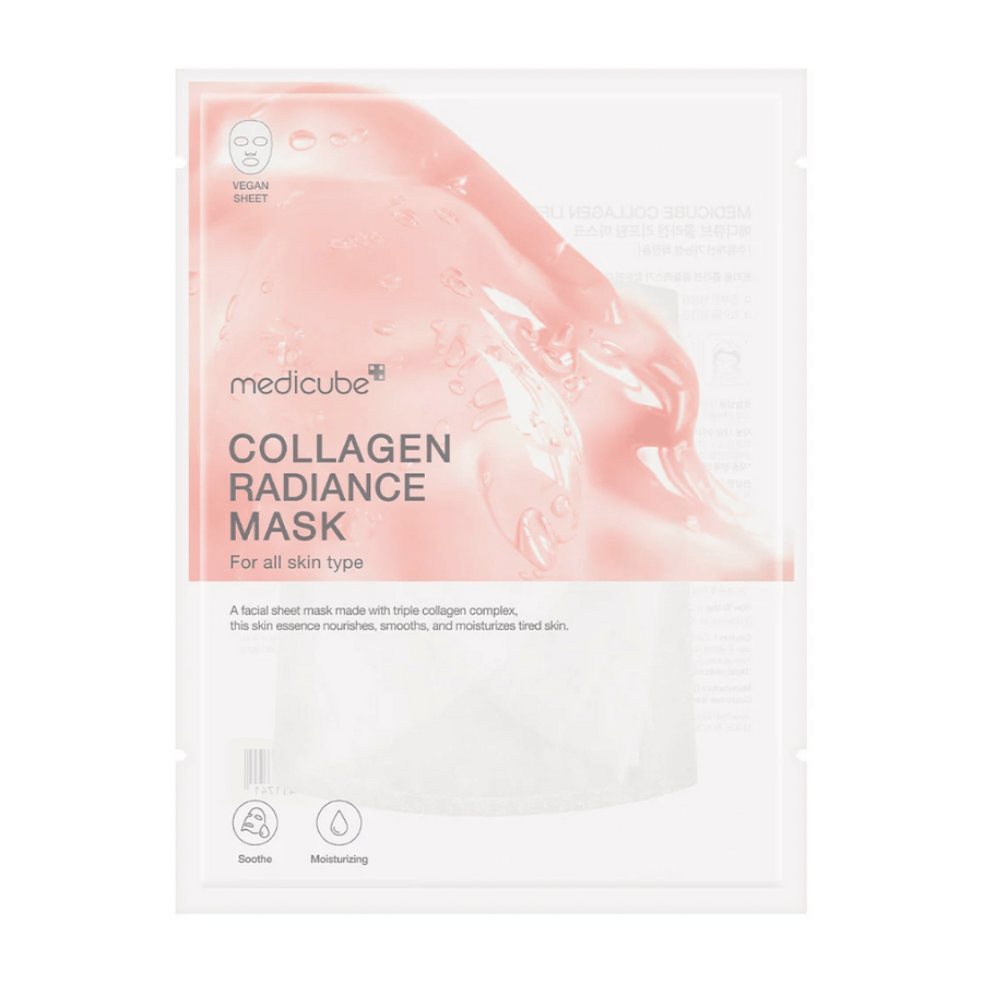 La confezione di "Medicube Collagen Radiance Mask," un maschera viso con tre tipi di complessi di collagene. La maschera è destinata a tutti i tipi di pelle e promette di idratare, levigare e dare luminosità alla pelle stanca. La confezione è di un colore chiaro con testo chiaro ed elementi grafici che evidenziano le caratteristiche del prodotto.