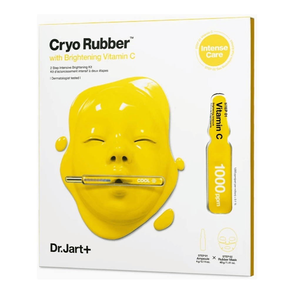 Dr.Jart+ prodotto di bellezza chiamato 'Cryo Rubber™ con Vitamina C Illuminante'. La confezione mostra un maschera viso giallo che gocciola di liquido. Si menziona che è un 'KIT intensivo illuminante in 2 fasi' e che è 'dermatologicamente testato'. Illustrazione di 'Vitamina C 1000ppm' si trova a destra.