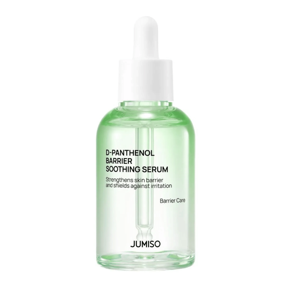 Foto in studio di Jumiso D-Panthenol Barrier Soothing Serum in bottiglia di vetro verde con pipetta, su sfondo bianco.