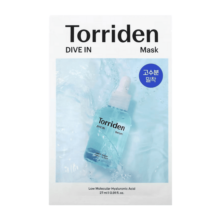 Förpackning av "Torriden Dive In Mask" med hyaluronsyra, vattenbakgrund.