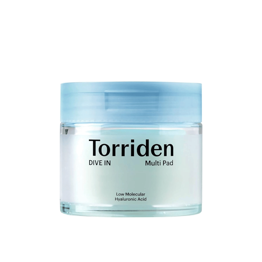 Barattolo trasparente con Torriden "DIVE IN Multi Pad", acido ialuronico, su sfondo bianco.
