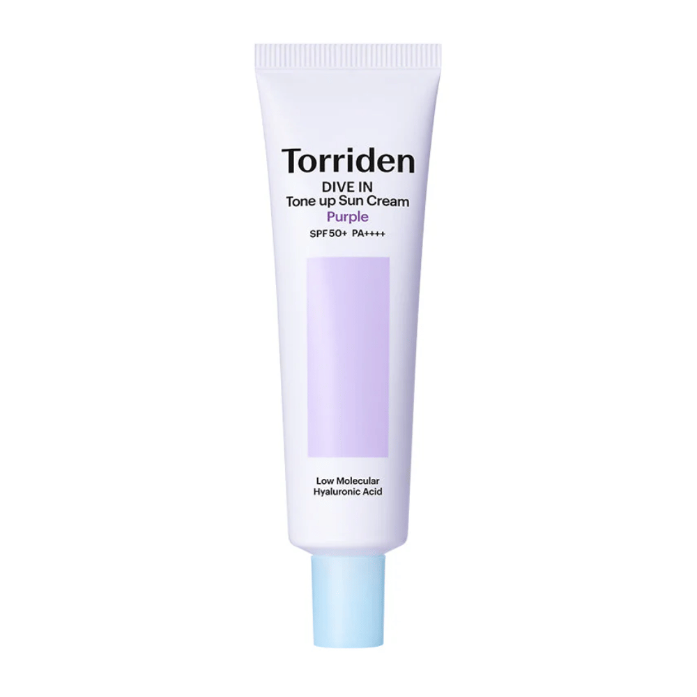 Torriden DIVE IN Tone Up Sun Cream Purple SPF50+ PA++++ in tubo bianco e viola con acido ialuronico a basso peso molecolare su sfondo neutro.