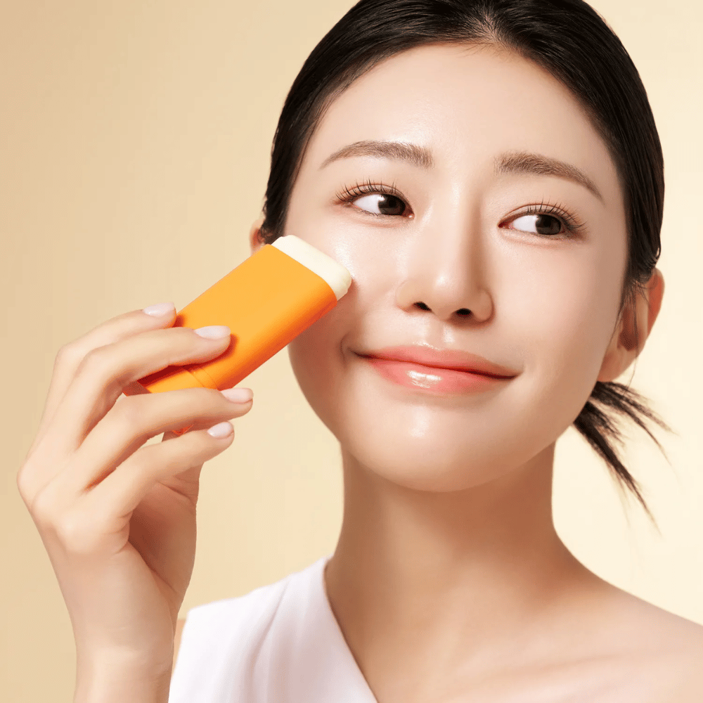 Purito Daily Soft Touch Sunscreen Stick è facile da applicare direttamente sulla pelle – senza appiccicare o lasciare residui bianchi. È perfetto per pelli sensibili e offre una protezione solare setosa con SPF50+ PA++++.