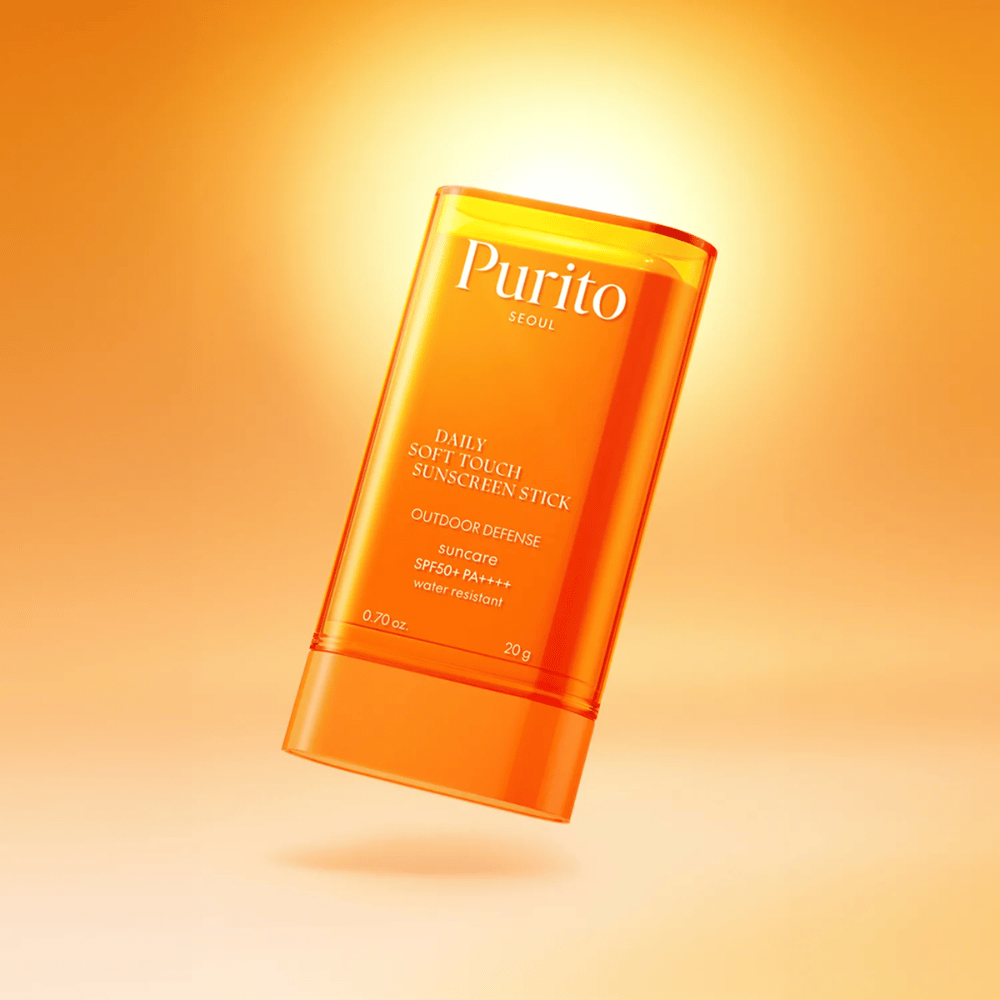 Purito Daily Soft Touch Sunscreen Stick con SPF50+ PA++++ offre protezione resistente all'acqua contro UVA/UVB. La formula leggera scivola agevolmente sulla pelle senza appiccicare – perfetta per la protezione quotidiana all'aperto.