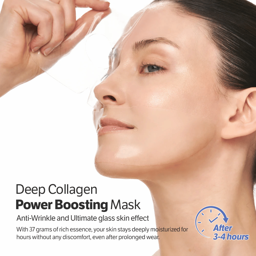Donna applica Sungboon Editor Deep Collagen Power Boosting Mask, un sheet mask anti-età che fornisce idratazione e pelle simile al vetro.