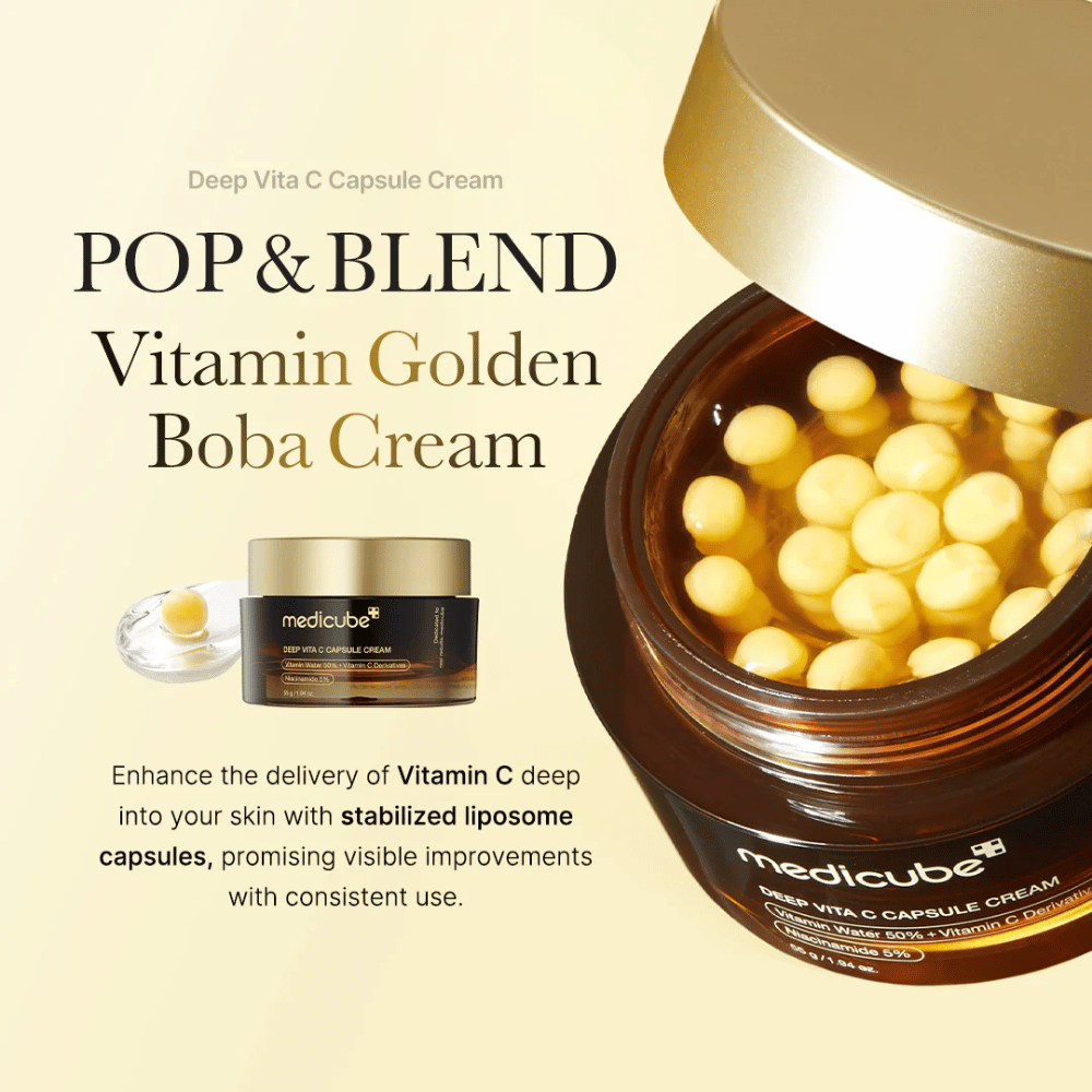 La confezione di "Medicube Deep Vita C Capsule Cream", una crema arricchita con vitamina C che contiene capsule liposomiali stabilizzate per penetrare efficacemente nella pelle. Il testo "POP & BLEND Vitamin Golden Boba Cream" enfatizza le caratteristiche del prodotto e la presentazione visiva mostra le capsule che promettono miglioramenti visibili con un uso continuo.
