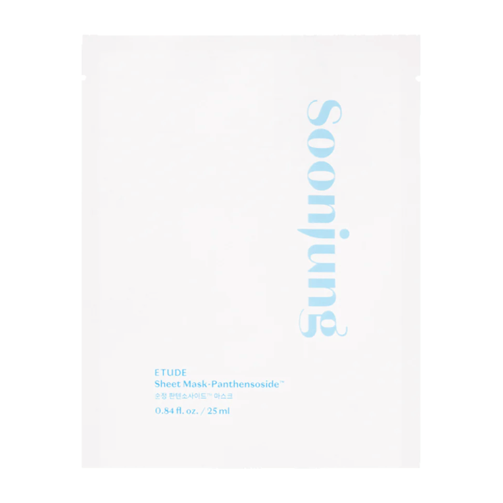 Una confezione bianca minimalista di ETUDE Soon Jung Panthensoside Sheet Mask. Il testo è in una tonalità azzurro chiaro e la dimensione è indicata come 0.84 fl. oz. / 25 ml.