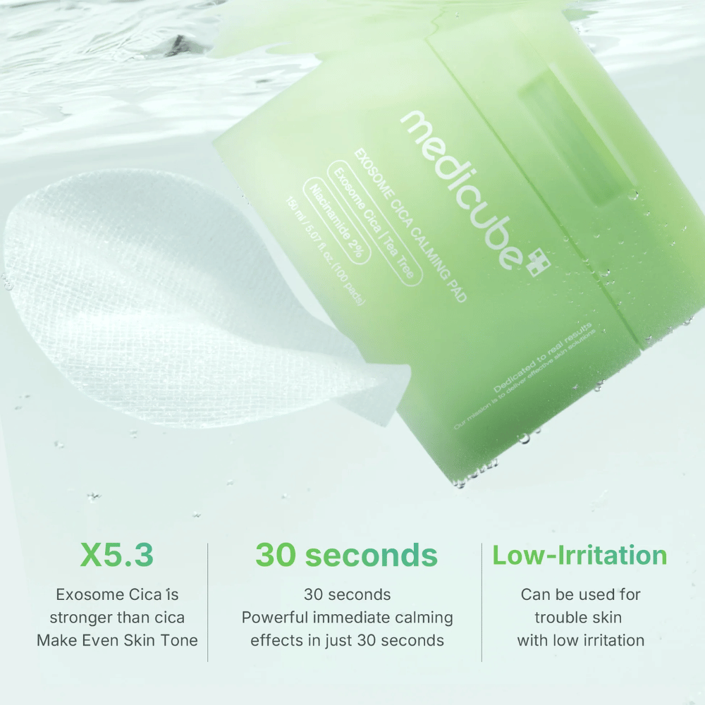 Medicube Exosome Cica Calming Pads sotto acqua, con vantaggi: 5,3x più forte della cica, effetto in 30 secondi, bassa irritazione.
