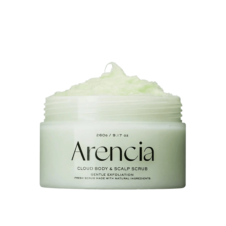 Arencia Fresh Cloud Body & Scalp Scrub in barattolo aperto su sfondo bianco. Scrub corpo cremoso che esfolia delicatamente, idrata la pelle e dona una sensazione morbida e fresca.