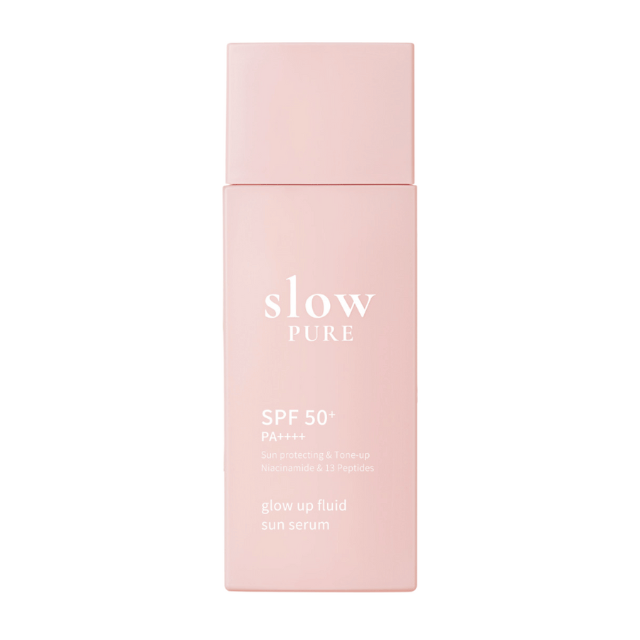 Slow Pure Glow Up Fluid Sun Serum SPF 50+ PA++++ i rosa flaska med solskyddande och lystergivande formula.