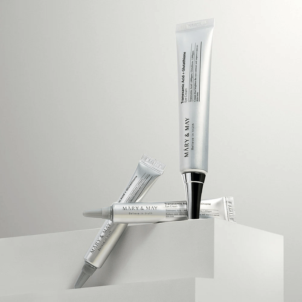 Mary&May Tranexamic Acid + Glutathione Eye Cream allestito in studio, coreano contorno occhi  che combina acido tranexamico e glutatione per uno sguardo più chiaro.