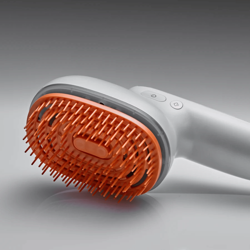 LILYEVE GrowTurn Brush Steam Booster – primo piano della testina della spazzola e dei pulsanti di controllo