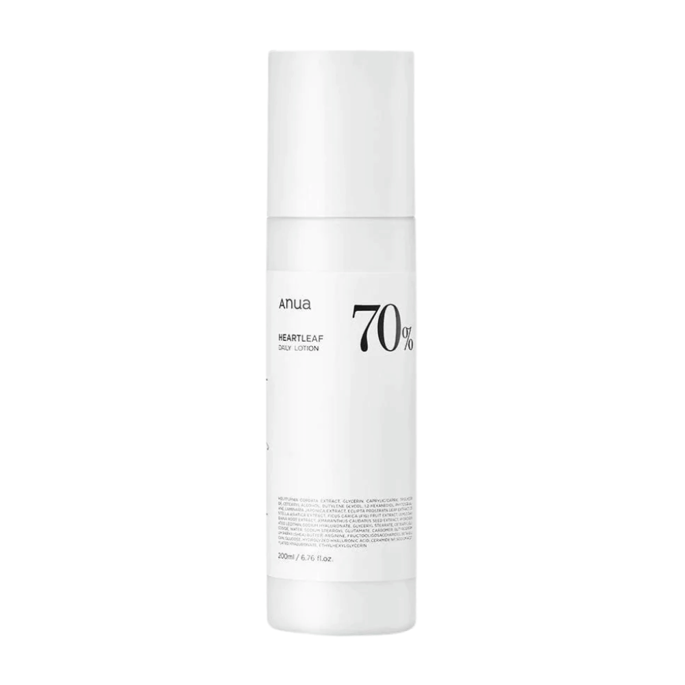 Una bottiglia bianca con un tappo bianco con Heartleaf 70% Daily Lotion su sfondo bianco, da Anua.