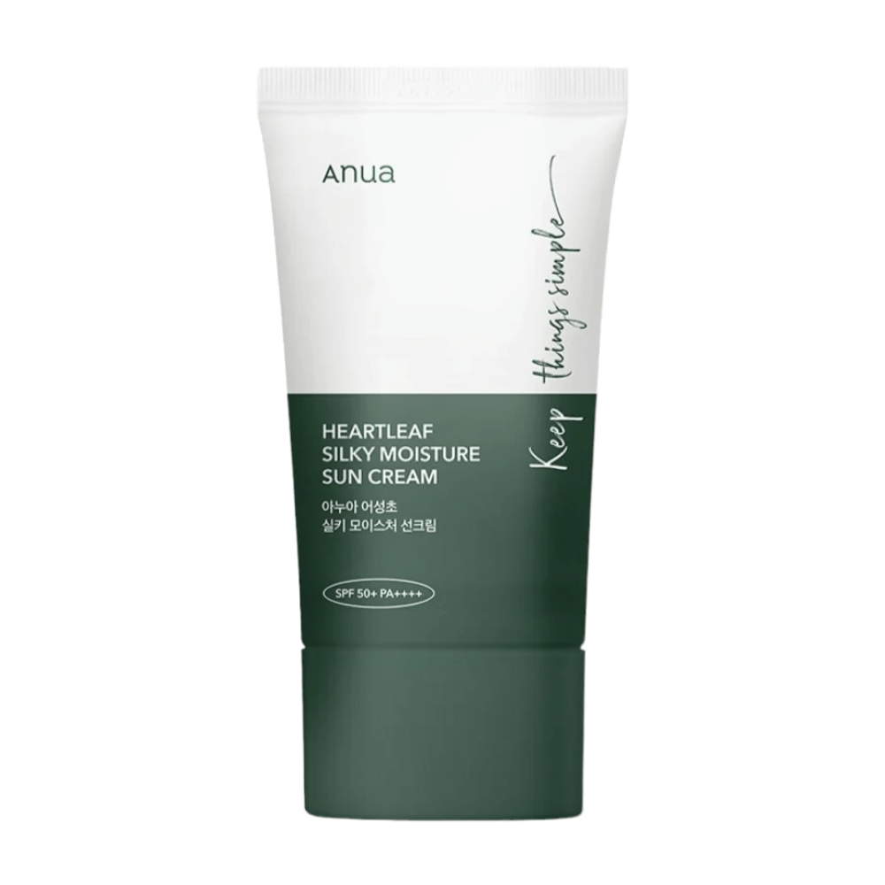 Un tubetto con "Heartleaf Silky Moisture Sun Cream" da Anua, SPF 50+ PA++++.